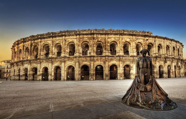 800px-Arenes_de_Nimes_panorama